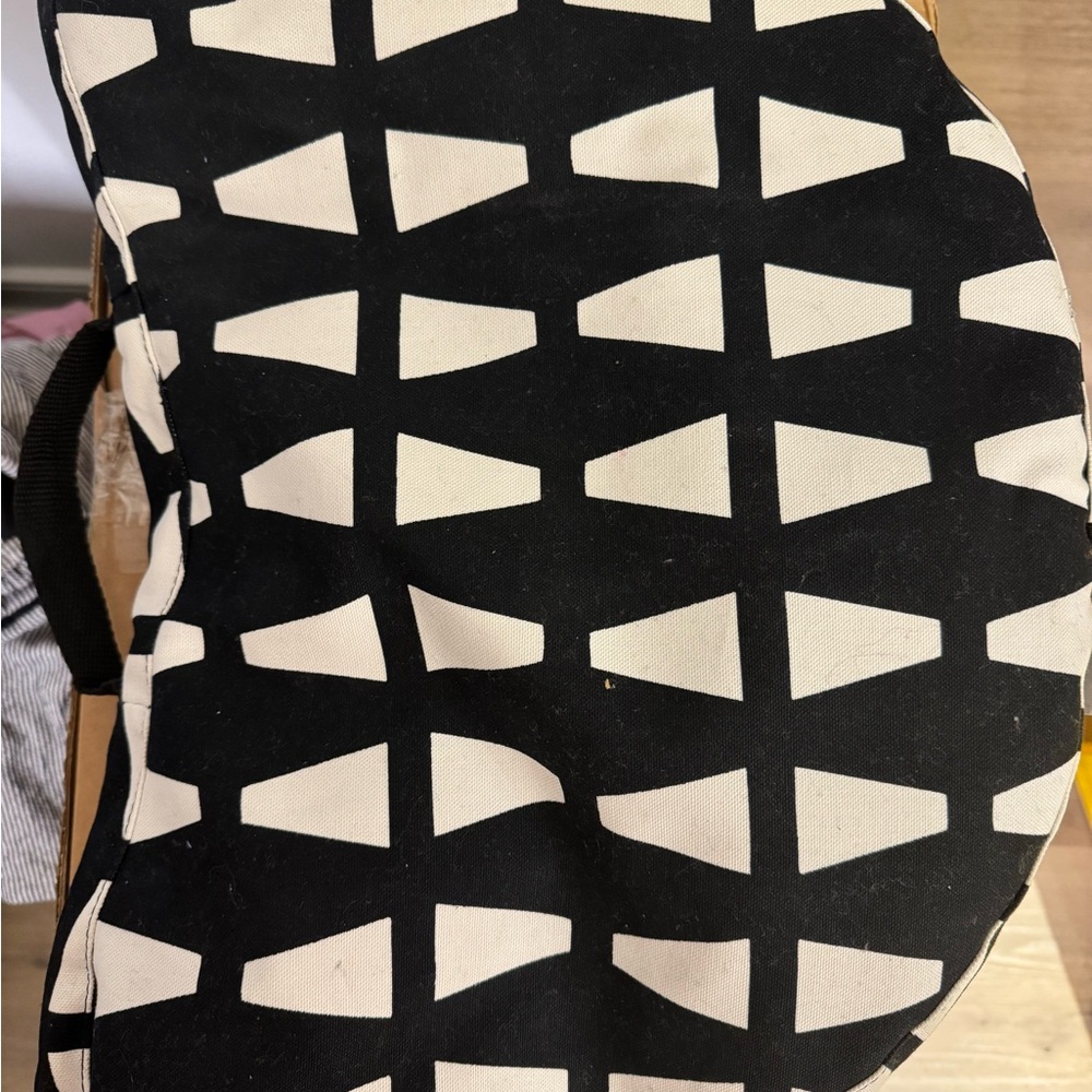 Black and White Patterned laptop rest